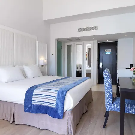 אתר נופש Olympic Lagoon איה נאפה