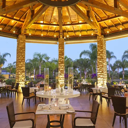 אתר נופש Olympic Lagoon 5*