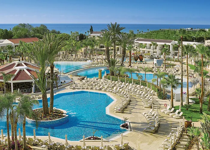 Olympic Lagoon Semesteranläggning (resort)